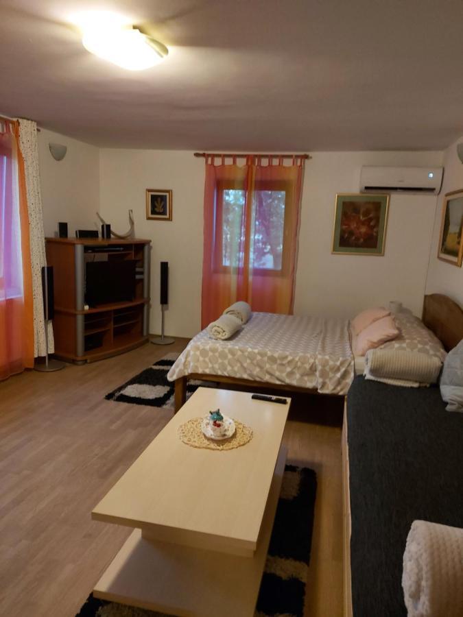 Studio Apartman Kotro Beli Manastir Eksteriør billede