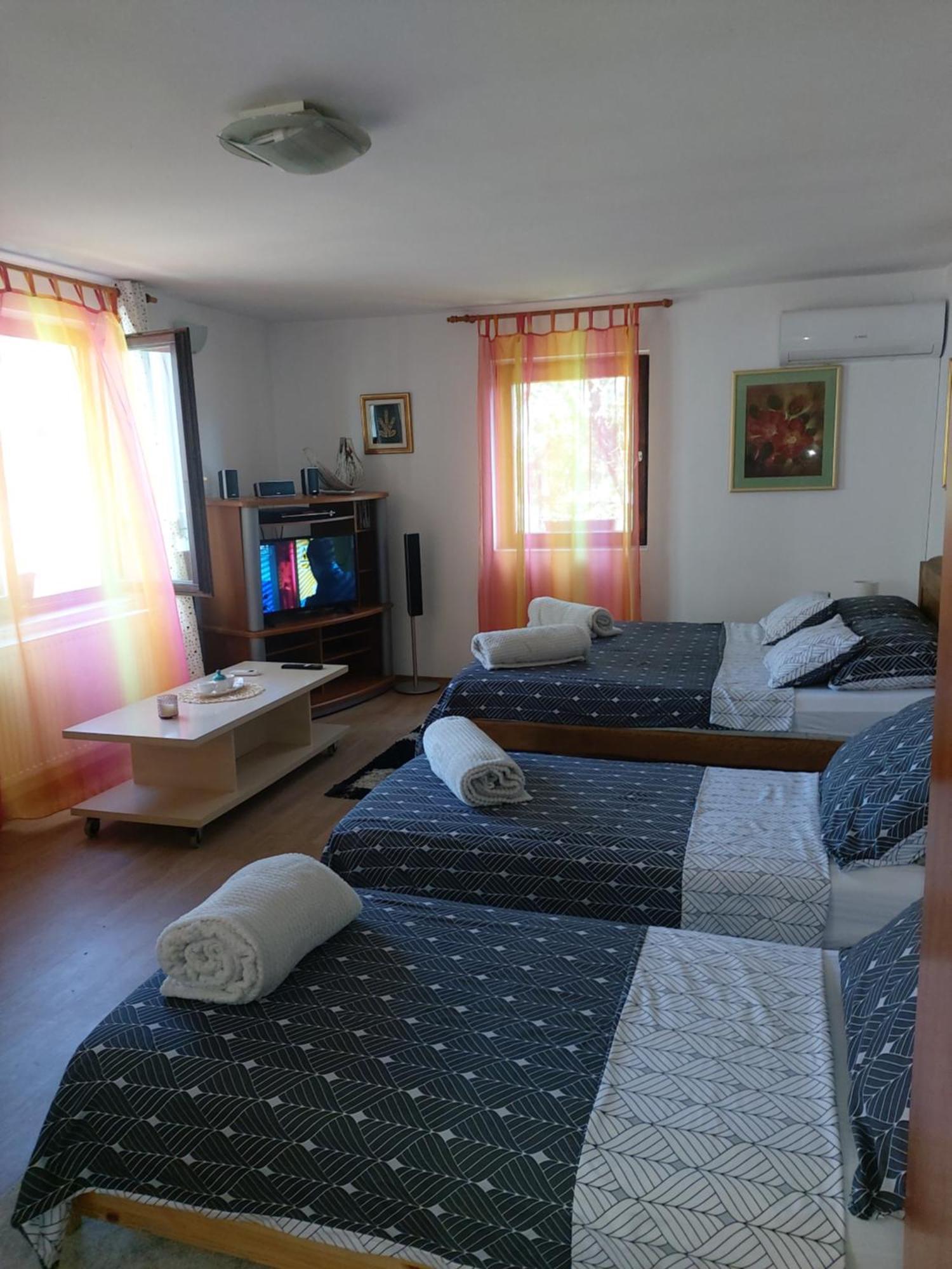 Studio Apartman Kotro Beli Manastir Eksteriør billede